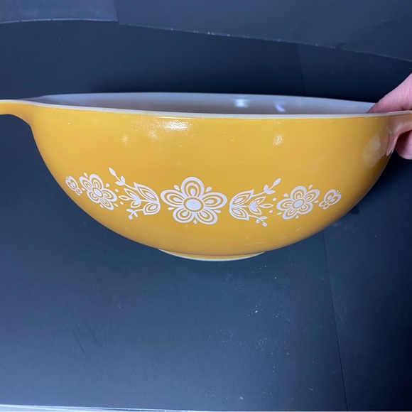 Set Of 2 Vintage Pyrex Butterfly Gold Cinderella Nesting Bowls - Picture 2 of 11